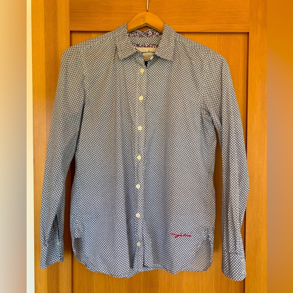 Evy’s Tree printed white and navy button up shirt